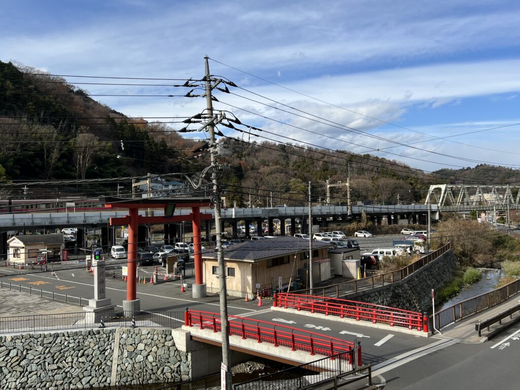 市営高尾山麓駐車場　全景