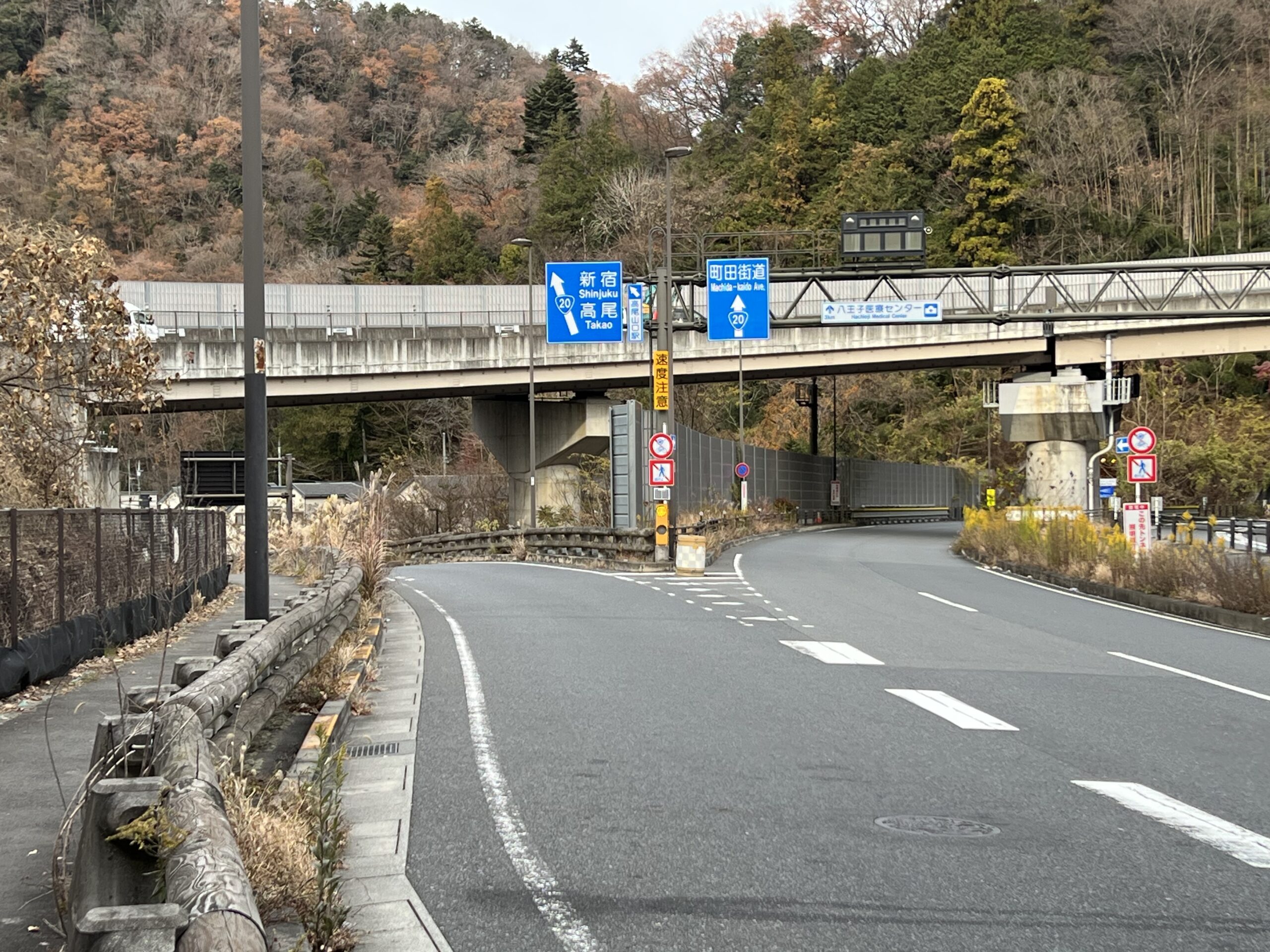 浅川トンネル（右側）