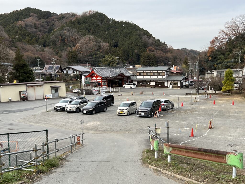 高尾山薬王院祈祷殿駐車場