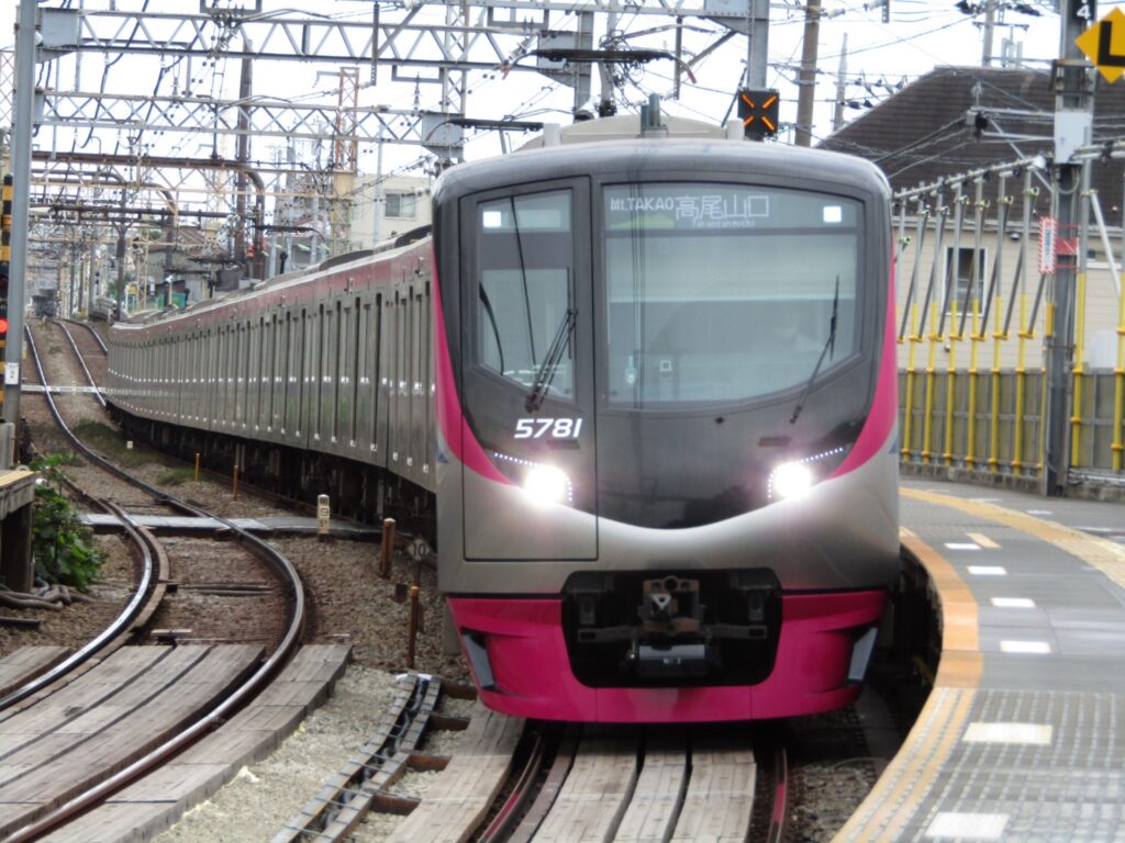 座席指定特急「Mt.TAKAO号」