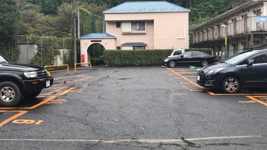 コムパーク高尾山口 駐車場内