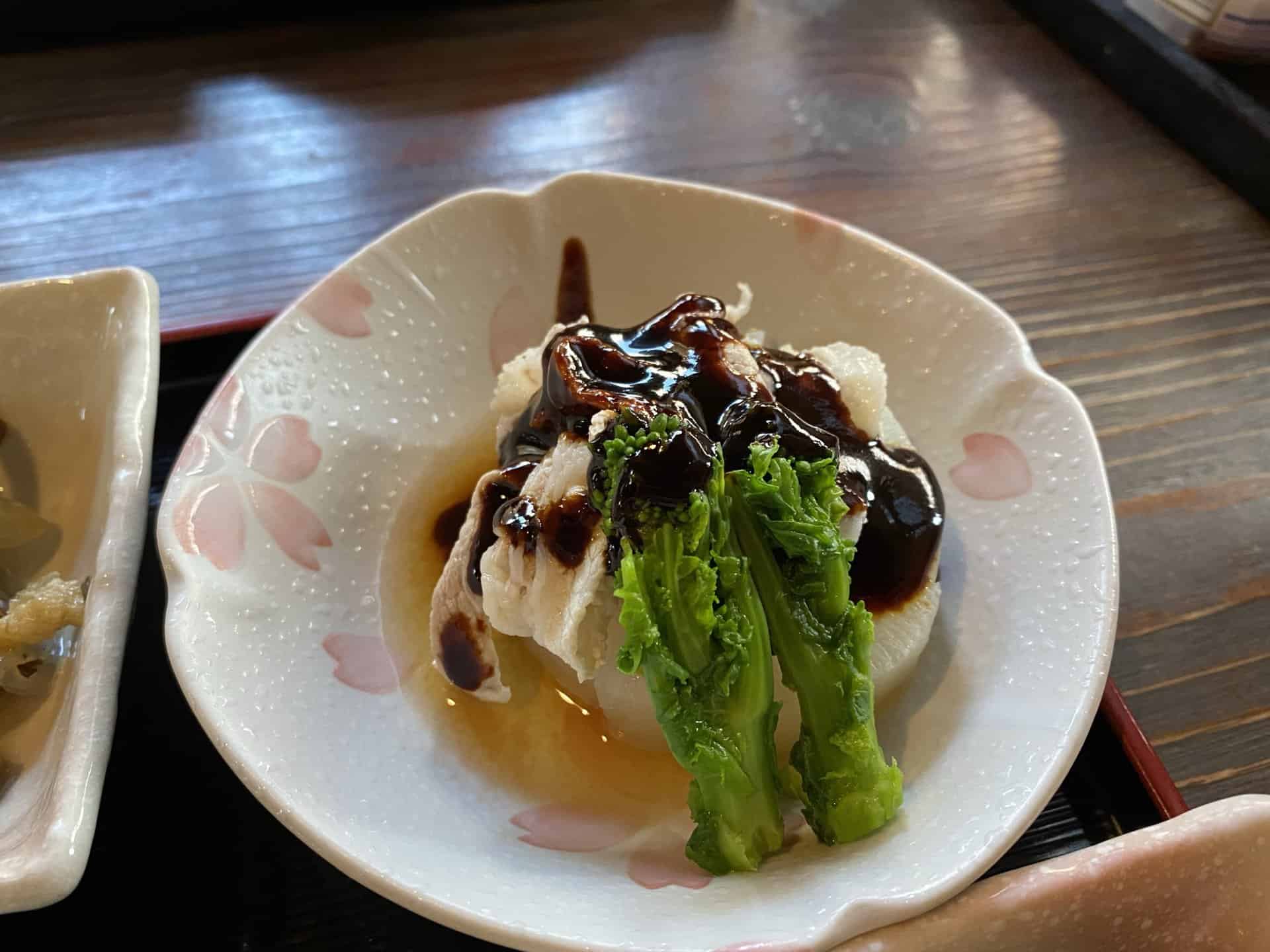 お店紹介 Sakura 夕ごはんまで揃う小鉢いっぱいの和定食屋 高尾フモト同盟